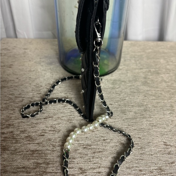 NWT Badgley Mischka phone crossbody bag.  black W Pearls phone case/card holder - Picture 2 of 4